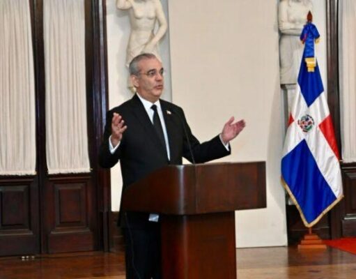 Presidente Abinader llama a convertir la oración por el país en un compromiso de servicio