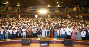 Más de 900 adolescentes de Santo Domingo y San Cristóbal se gradúan de los Clubes de Chicas de Supérate