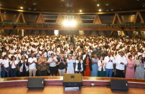 Más de 900 adolescentes de Santo Domingo y San Cristóbal se gradúan de los Clubes de Chicas de Supérate