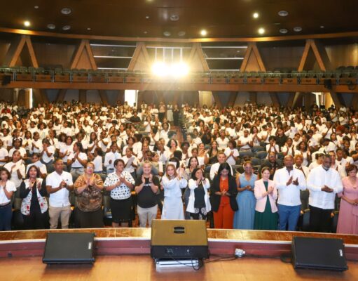 Más de 900 adolescentes de Santo Domingo y San Cristóbal se gradúan de los Clubes de Chicas de Supérate
