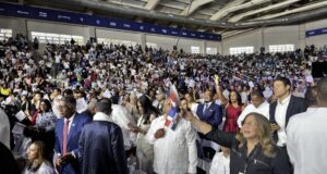 Miles de evangélicos celebran el Día Nacional de la Biblia junto al presidente Luis Abinader