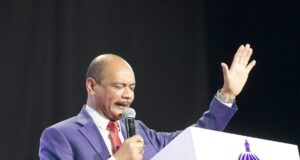 Obispo Reynaldo Franco Aquino llama a mantener la Biblia abierta en la nación