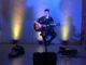 Ariel Coronel desafió a la tormenta y brilló en un emotivo show íntimo en Palermo