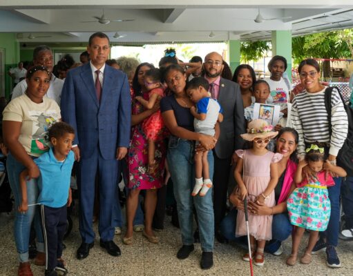 Presidente del Indotel promoverá acciones para inclusión digital de estudiantes con discapacidad de Escuela José Manuel Rodríguez Tavares