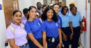 Estudiantes de Pedernales conocen oferta formativa de la Escuela Guarocuya del INFOTEP en Barahona