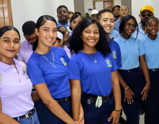 Estudiantes de Pedernales conocen oferta formativa de la Escuela Guarocuya del INFOTEP en Barahona