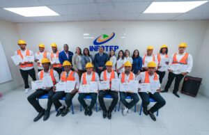 INFOTEP certifica 12 participantes como operadores de retroexcavadora