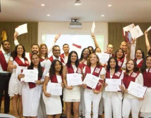 UNEV gradúa a 131 profesionales y líderes en cinco programas de formación bíblica, teológica y pastoral