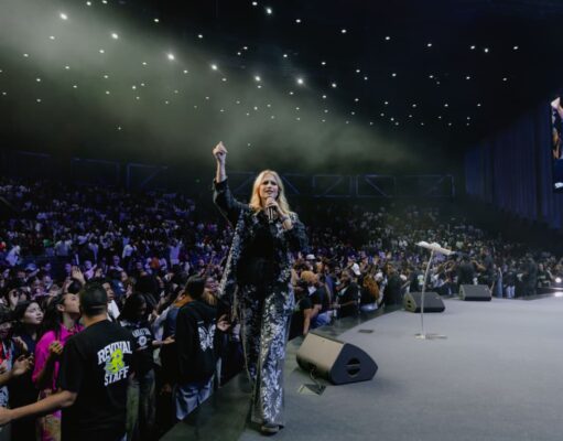 Más de 5,000 jóvenes participan en la conferencia “Revolución” de la iglesia Monte de Dios