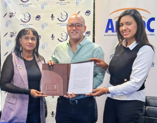 ADOCOC fortalece la formación de comunicadores con alianza estratégica junto a La Sociedad de la Palabra Multimedia