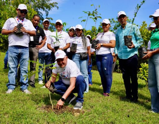 Centros Tecnológicos Comunitarios reafirman su compromiso ambiental con jornada de reforestación