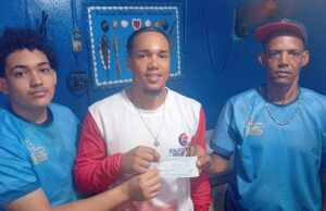 Los Guerreros campeones basket interno Naranjo Dulce reciben premio metálico de Pescadería Wanda