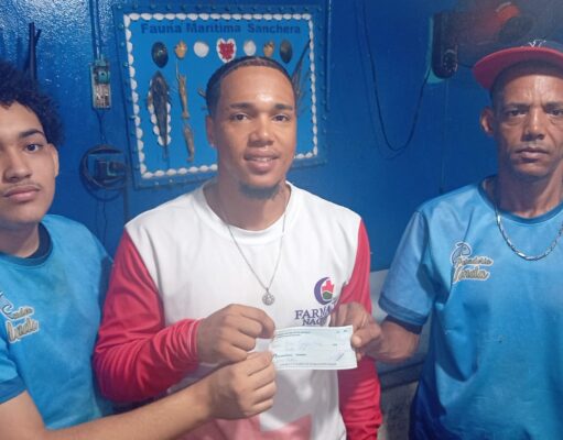 Los Guerreros campeones basket interno Naranjo Dulce reciben premio metálico de Pescadería Wanda