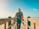 Alex Rodríguez celebra la esperanza de la eternidad con «Más allá del sol»